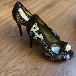 Guess Black and Cream Snakeskin Heels
